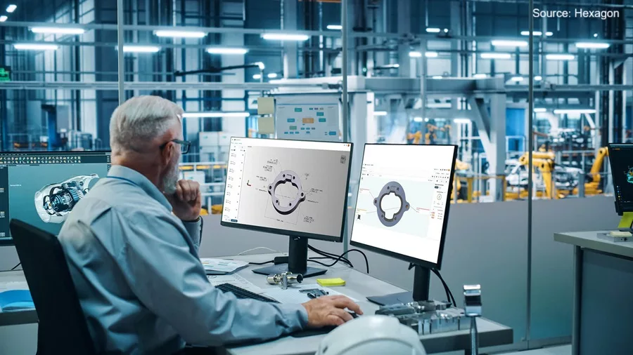 Factory-operator-w-Mentor-Reporting-screens-hero.jpg