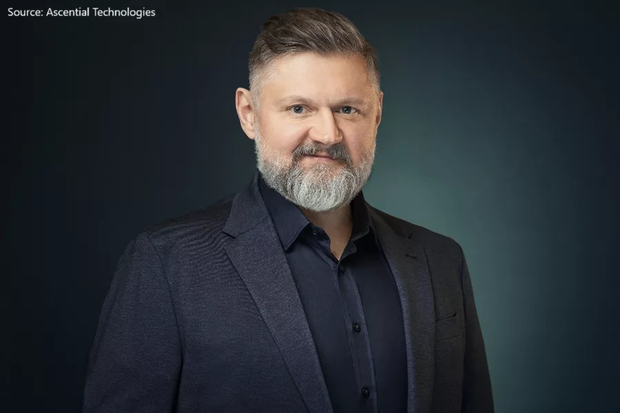 Radoslaw-Greczka-Headshot-Digital-RGB.jpg