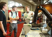 Showfloor-240-1024x737.jpg