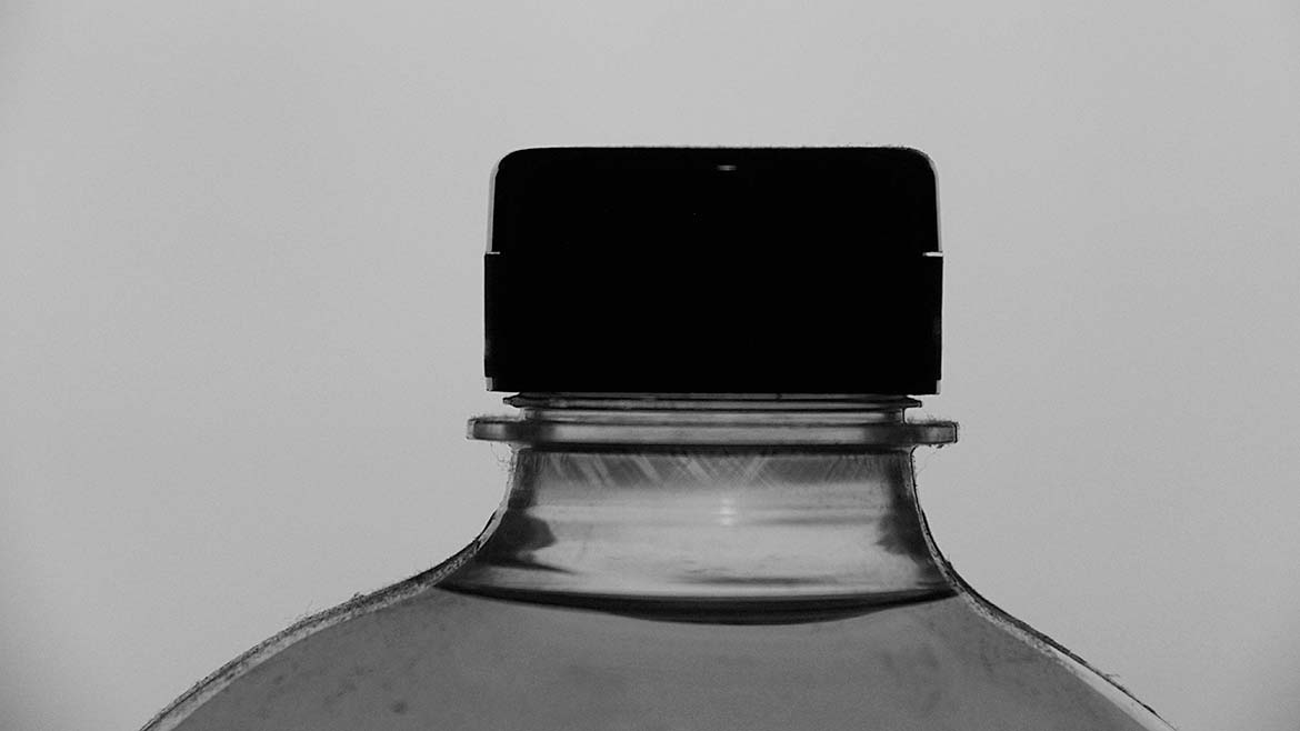 Bottle and cap illuminated with semi-collimated back light