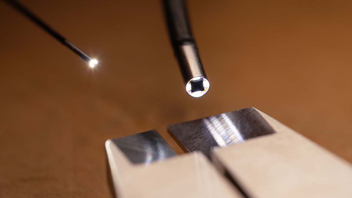 A 0.5 mm-diameter fiberoptic borescope