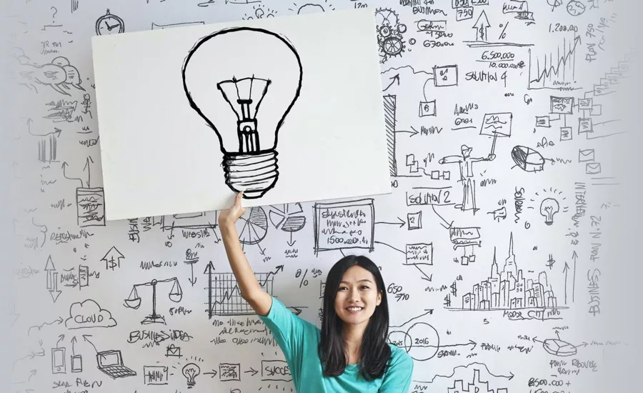 QM 1223 Minitab InfoCenter Regression Analysis. Woman holding up drawing of lightbulb.