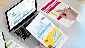 Laptop-and-graphs