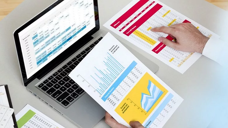 Laptop-and-graphs