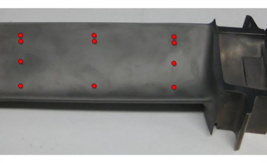 Thickness is measured at different positions on the blades by setting up gates on the front and backwall echoes.