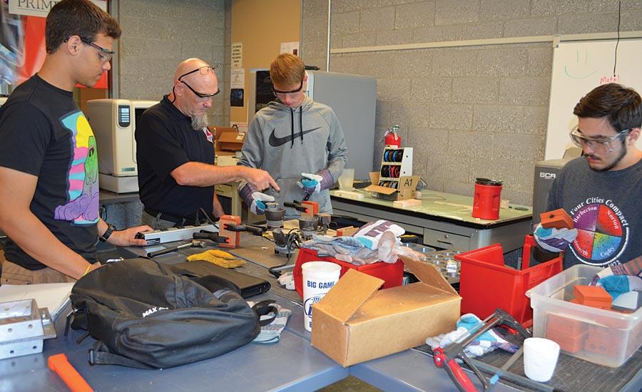 Students at Wadsworth High School learning in lab.