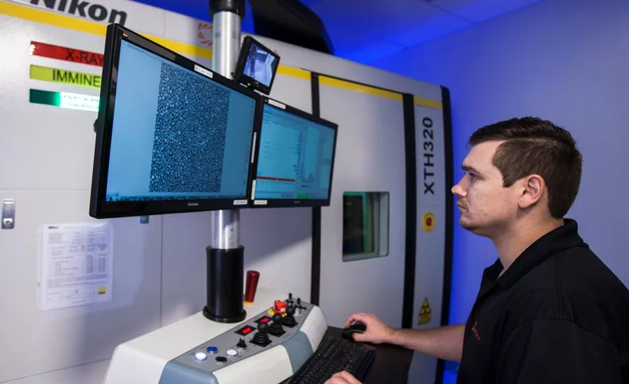Metal powder for additive manufacturing being inspected