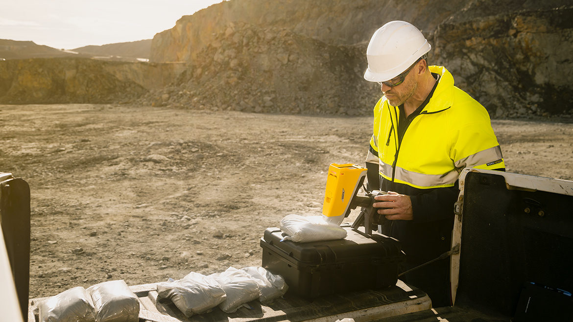 Portable and handheld XRF analyzer being used onsite.