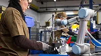 Lean IMEC: Two women working on universal robots, cobot