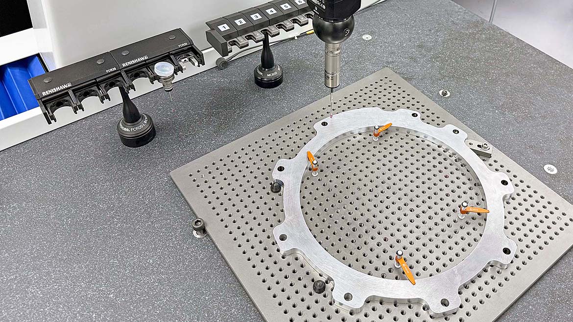 Figure e, f: Two further images showing inspection of a clutch backing plate.