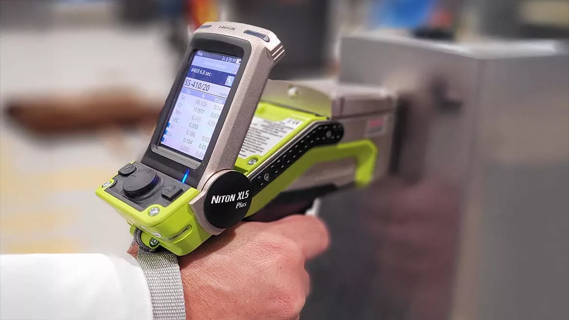 XL5 Plus analyzing hand angle view