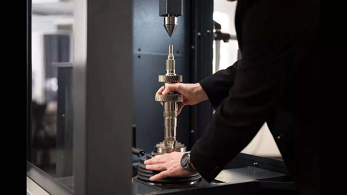 a Mahr Mar4D PLQ 4200 cylinder coordinate measuring machine