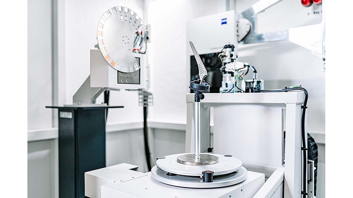 This is a ZEISS METROTOM 800 320 kV industrial computed tomography (CT) system