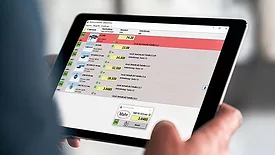 The image shows a tablet running Mahr MarCom Professional software