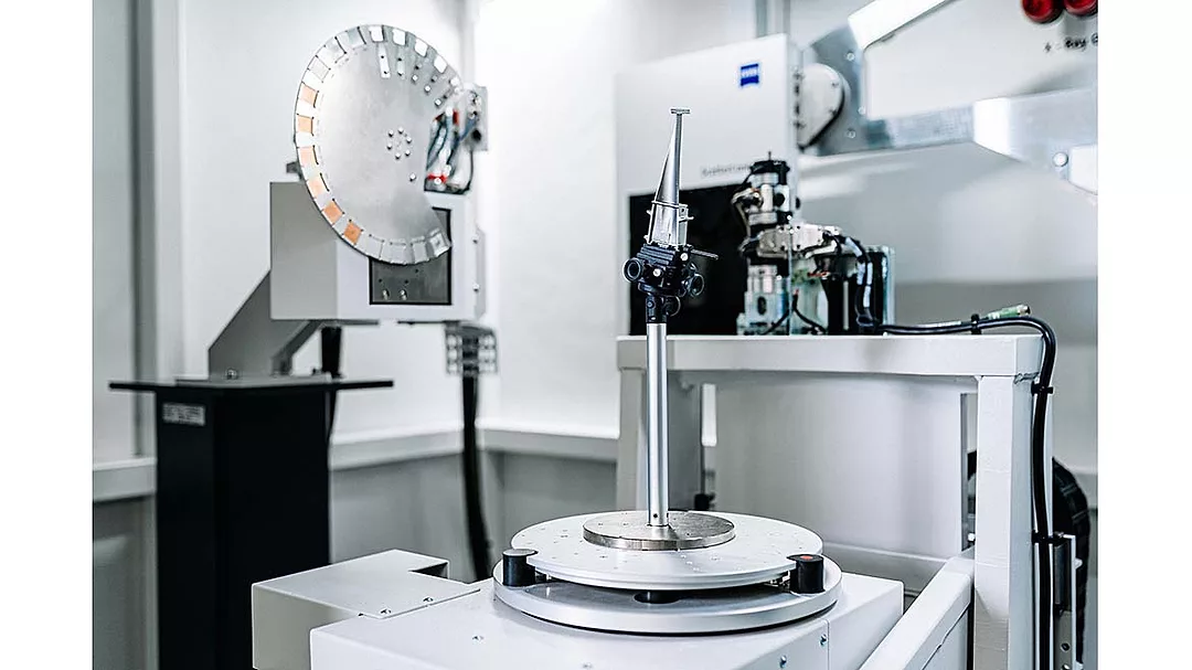 a Zeiss Metrotom CT scanner utilized for the 3D X-ray measurement and inspection of industrial parts